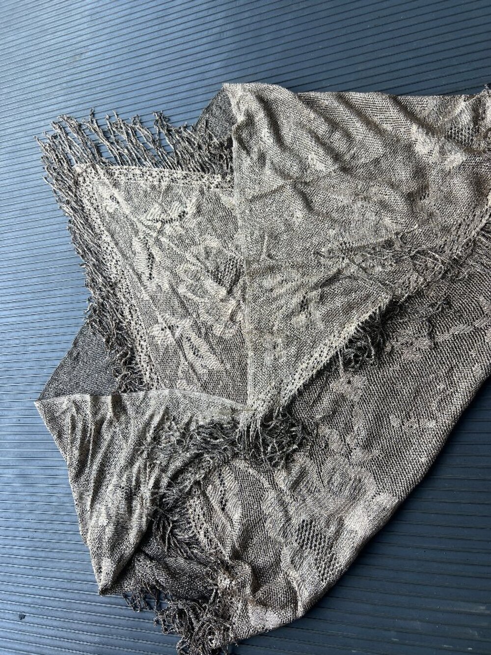 Shawl - Picture 3 of 4